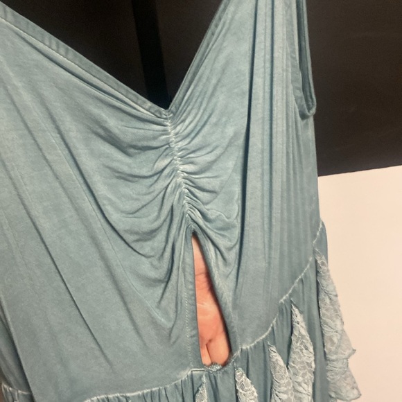 Pol ruffle keyhole tank size medium - Picture 4 of 7